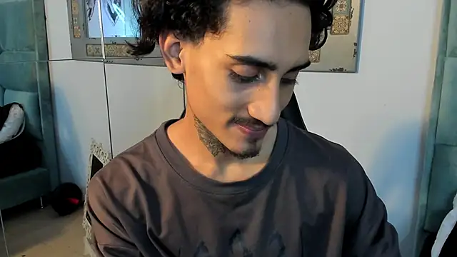 Snapshot of Mr_Strike chatting on November 2, 2:58 am Mr Strike online show from November 2, 2:58 am