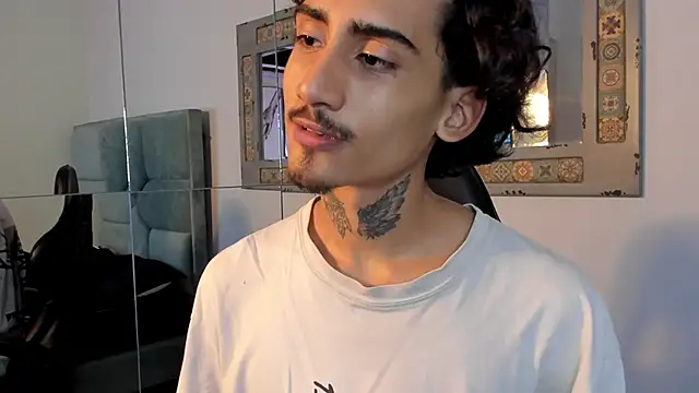 Snapshot of Mr_Strike chatting on November 5, 2:44 am Mr Strike online show from November 5, 2:44 am