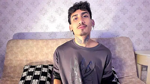 Snapshot of Mr_Strike chatting on November 14, 2:32 am Mr Strike online show from November 14, 2:32 am