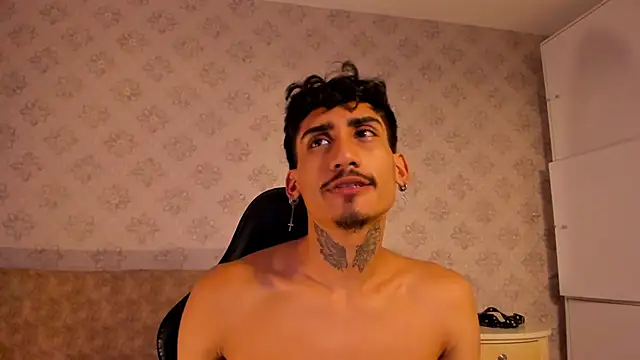 Snapshot of Mr_Strike chatting on November 16, 2:50 am Mr Strike online show from November 16, 2:50 am