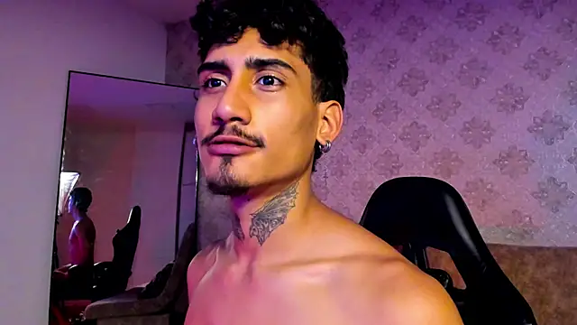 Snapshot of Mr_Strike chatting on November 21, 3:05 am Mr Strike online show from November 21, 3:05 am