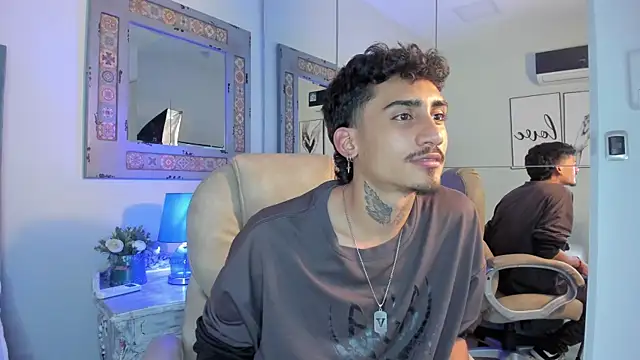 Snapshot of Mr_Strike chatting on December 1, 3:33 am Mr Strike online show from December 1, 3:33 am