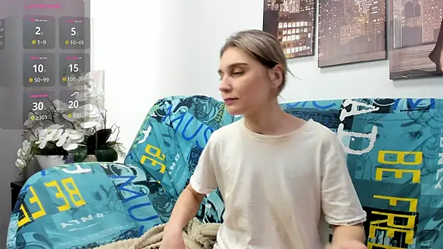 Snapshot of Tenderly_Sophie chatting on April 13, 1:22 am Tenderly Sophie online show from April 13, 1:22 am
