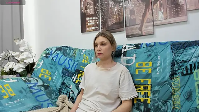 Snapshot of Tenderly_Sophie chatting on April 24, 1:19 am Tenderly Sophie online show from April 24, 1:19 am