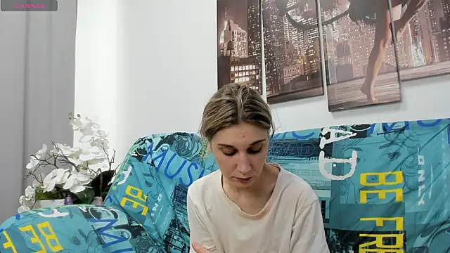 Snapshot of Tenderly_Sophie chatting on April 24, 1:24 pm Tenderly Sophie online show from April 24, 1:24 pm