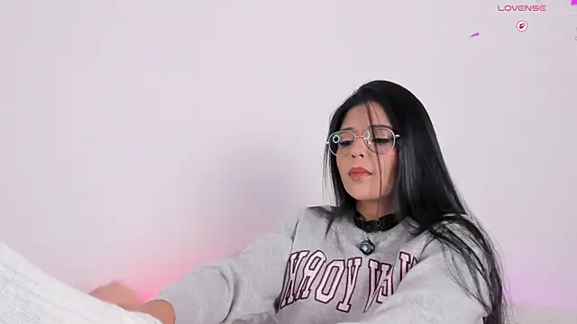 Snapshot of Sophie_Duarte chatting on December 14, 5:35 am Sophie Duarte online show from December 14, 5:35 am