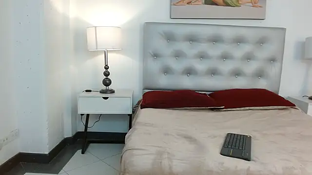 SusanWilliams  online show from January 8, 11:12 am