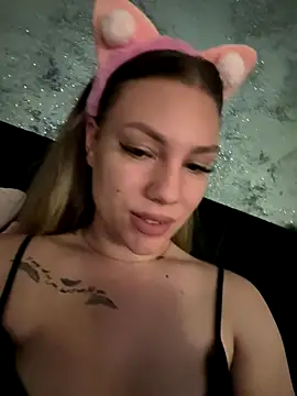 KittenKarlla online show from October 31, 8:32 pm