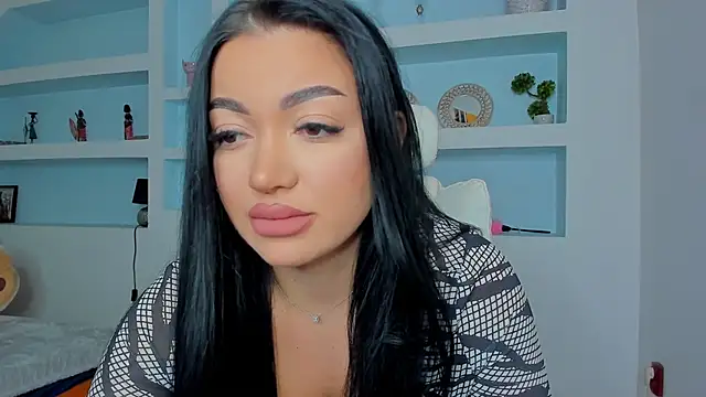 Snapshot of juliexxx chatting on November 1, 8:00 pm juliexxx online show from November 1, 8:00 pm