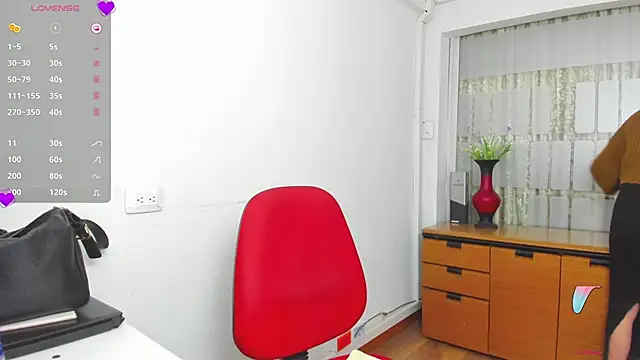 chloehanna online show from November 18, 6:01 pm