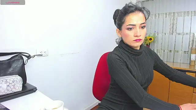 chloehanna online show from December 21, 1:51 pm