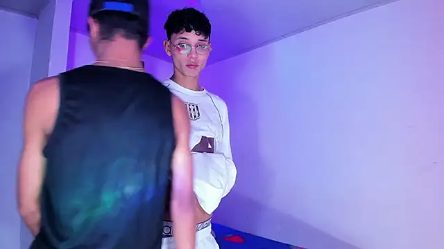 Snapshot of boyswantingplay chatting on February 6, 7:34 am boyswantingplay online show from February 6, 7:34 am