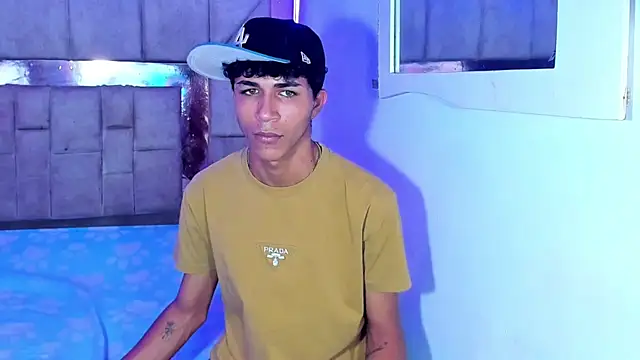 Snapshot of boyswantingplay chatting on February 16, 11:01 pm boyswantingplay online show from February 16, 11:01 pm