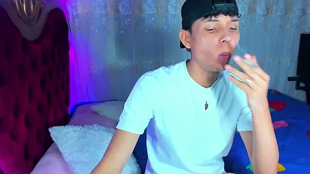 Snapshot of boyswantingplay chatting on March 11, 11:22 pm boyswantingplay online show from March 11, 11:22 pm