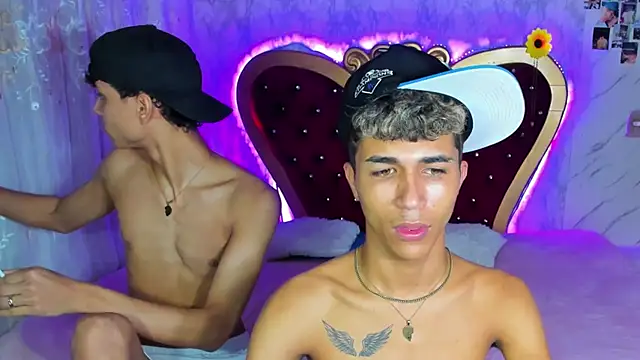 Snapshot of boyswantingplay chatting on March 12, 11:11 pm boyswantingplay online show from March 12, 11:11 pm