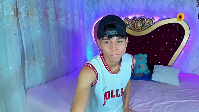 Snapshot of boyswantingplay chatting on March 13, 7:53 pm boyswantingplay online show from March 13, 7:53 pm