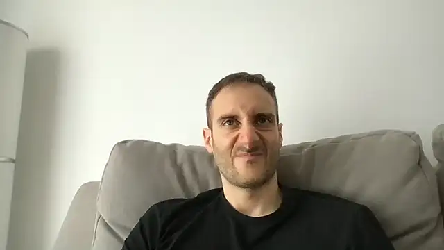 Snapshot of LukaShyGuy chatting on April 19, 12:15 pm LukaShyGuy online show from April 19, 12:15 pm