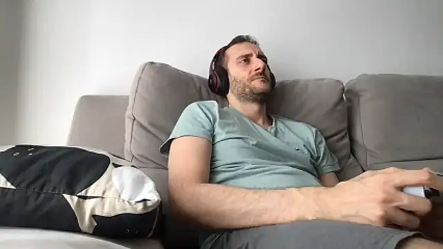 LukaShyGuy online show from June 6, 7:57 am
