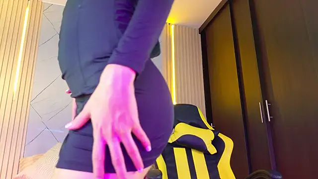 Snapshot of Sara_swift9 chatting on October 24, 8:16 pm Sara swift9 online show from October 24, 8:16 pm