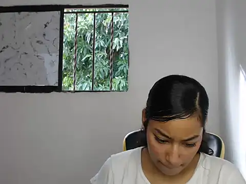 Snapshot of emily_stars1 chatting on November 25, 8:09 pm emily stars1 online show from November 25, 8:09 pm