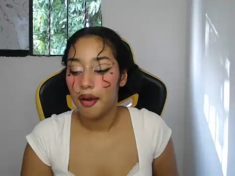 Snapshot of emily_stars1 chatting on November 26, 8:32 pm emily stars1 online show from November 26, 8:32 pm