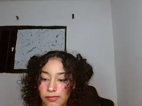 Snapshot of emily_stars1 chatting on December 2, 7:47 am emily stars1 online show from December 2, 7:47 am