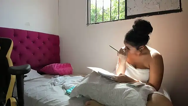 emily stars1 online show from March 18, 7:50 pm