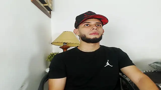 Snapshot of Maxcole_07 chatting on October 31, 12:11 am Maxcole 07 online show from October 31, 12:11 am