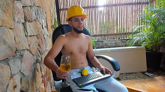 Snapshot of Maxcole_07 chatting on December 14, 8:02 pm Maxcole 07 online show from December 14, 8:02 pm