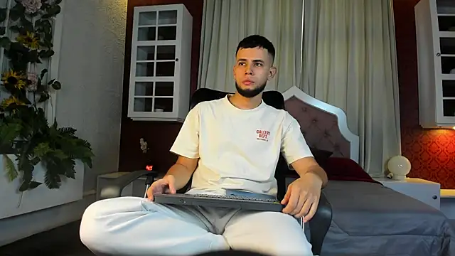 Snapshot of Maxcole_07 chatting on December 16, 7:41 pm Maxcole 07 online show from December 16, 7:41 pm