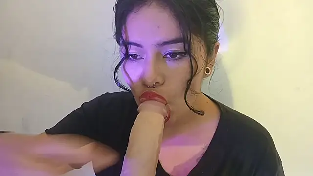 Snapshot of Magic_Alicee_ chatting on November 9, 8:51 pm Magic Alicee online show from November 9, 8:51 pm