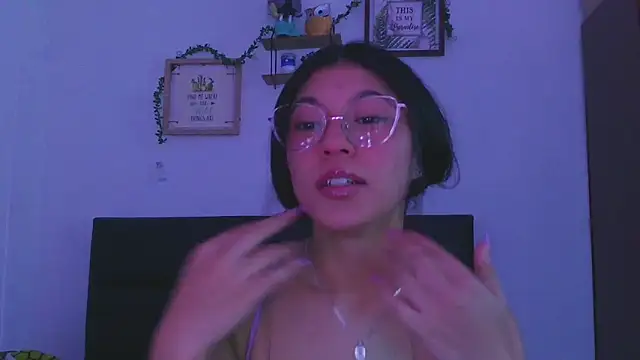 Snapshot of LissyM chatting on November 22, 1:59 am LissyM online show from November 22, 1:59 am