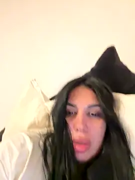 Snapshot of IsaBebe chatting on November 3, 3:02 pm IsaBebe online show from November 3, 3:02 pm