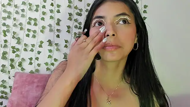 Snapshot of miadaviesx chatting on December 17, 8:26 pm miadaviesx online show from December 17, 8:26 pm