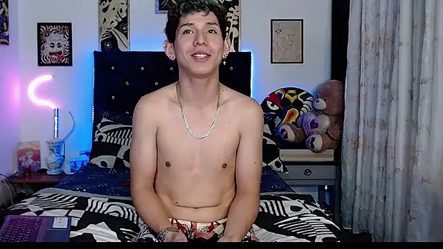 Snapshot of Yorsamm_and_friends chatting on November 3, 11:15 pm Yorsamm and friends online show from November 3, 11:15 pm