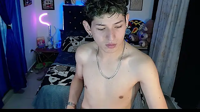 Snapshot of Yorsamm_and_friends chatting on November 5, 9:59 pm Yorsamm and friends online show from November 5, 9:59 pm