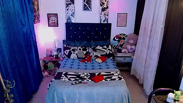 Snapshot of Yorsamm_and_friends chatting on November 28, 2:36 am Yorsamm and friends online show from November 28, 2:36 am