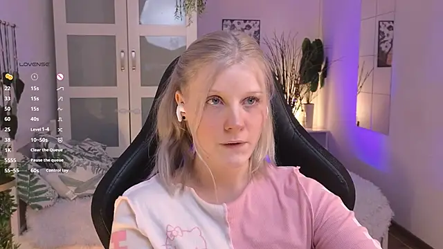 Snapshot of ShineJoan chatting on November 22, 9:14 pm ShineJoan online show from November 22, 9:14 pm