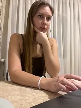 Snapshot of Elina1 chatting on November 18, 4:22 pm Elina1 online show from November 18, 4:22 pm
