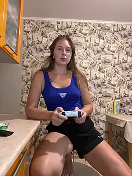 Snapshot of Elina1 chatting on July 28, 5:34 pm Elina1 online show from July 28, 5:34 pm