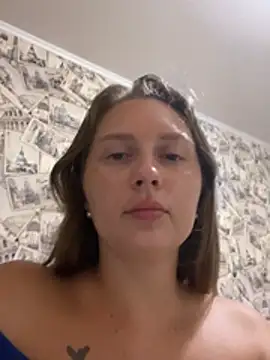 Snapshot of Elina1 chatting on July 28, 8:52 pm Elina1 online show from July 28, 8:52 pm