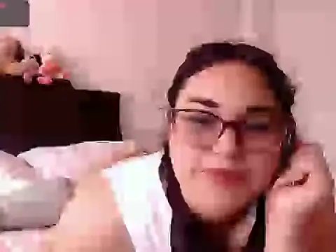 Snapshot of mira_cherry02 chatting on April 2, 8:39 pm mira cherry02 online show from April 2, 8:39 pm