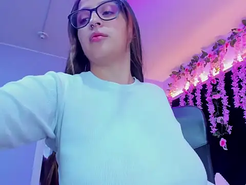 Snapshot of Gabyy_Cooper_ chatting on July 2, 2:33 am Gabyy Cooper online show from July 2, 2:33 am
