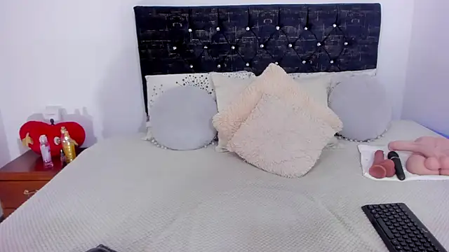 RubyLuxeX online show from June 15, 5:48 pm