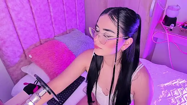 laana foxx online show from July 10, 11:18 pm