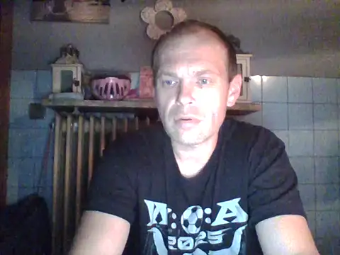 Snapshot of tommy3300 chatting on October 22, 3:51 am tommy3300 online show from October 22, 3:51 am