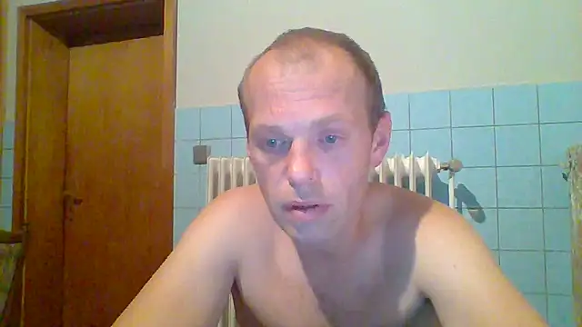 Snapshot of tommy3300 chatting on October 24, 5:26 am tommy3300 online show from October 24, 5:26 am