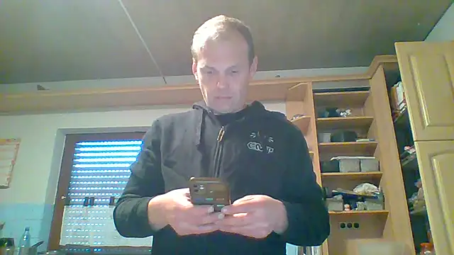 Snapshot of tommy3300 chatting on October 31, 6:58 am tommy3300 online show from October 31, 6:58 am