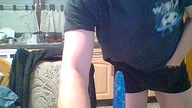 Snapshot of tommy3300 chatting on November 15, 4:10 am tommy3300 online show from November 15, 4:10 am