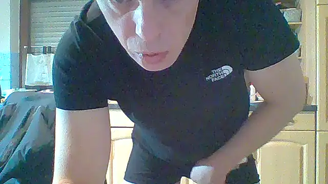 Snapshot of tommy3300 chatting on November 20, 4:56 am tommy3300 online show from November 20, 4:56 am